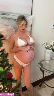 Caroline Vreeland [ caroline-vreeland ] - Packing for Costa Rica…. Trying on my bikinis in the dms 🥰 go