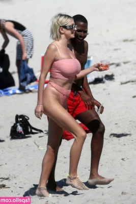 Caroline Vreeland [ caroline-vreeland ] - Do I entice you?