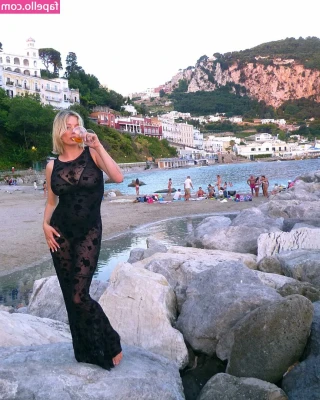 Caroline Vreeland [ caroline-vreeland ] - Hej, świeżo po tym jak wstałam zrobiłam zdjęcie w czarnej