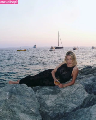 Caroline Vreeland [ caroline-vreeland ] - Naked yoga :P