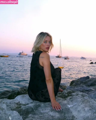Caroline Vreeland [ caroline-vreeland ] - Some heel dangling and worshipping 👠🥵👣