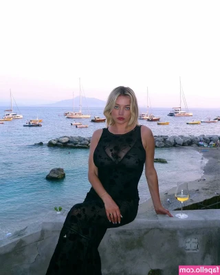 Caroline Vreeland [ caroline-vreeland ] - No hands 😈
