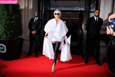 Cara Delevingne [ cara-delevingne ] - Hola  El invierno es caro
