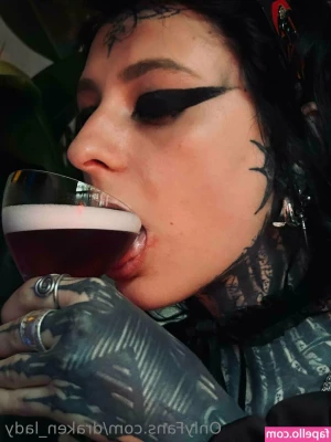 draken_lady [ draken-lady ] - Ready and waiting for your cock!!