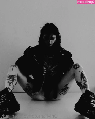 draken_lady [ draken-lady ] - Dreaming with eyes wide open, chasing stars and catching dreams.
