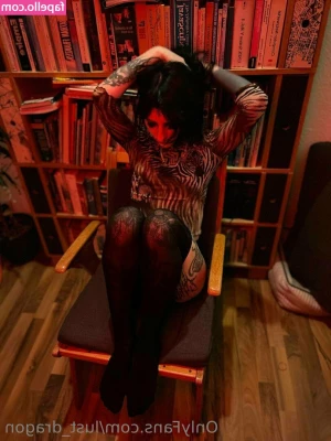 draken_lady [ draken-lady ] - I want you to kneel in front of me and watch me masturbate, no