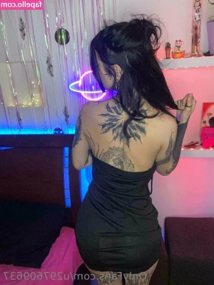 draken_lady [ draken-lady ] - Do you like evening walks?😏