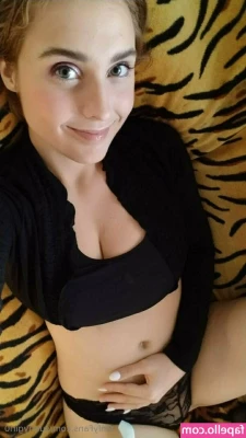 sunnygirl0 - Wish I had something else to squat on