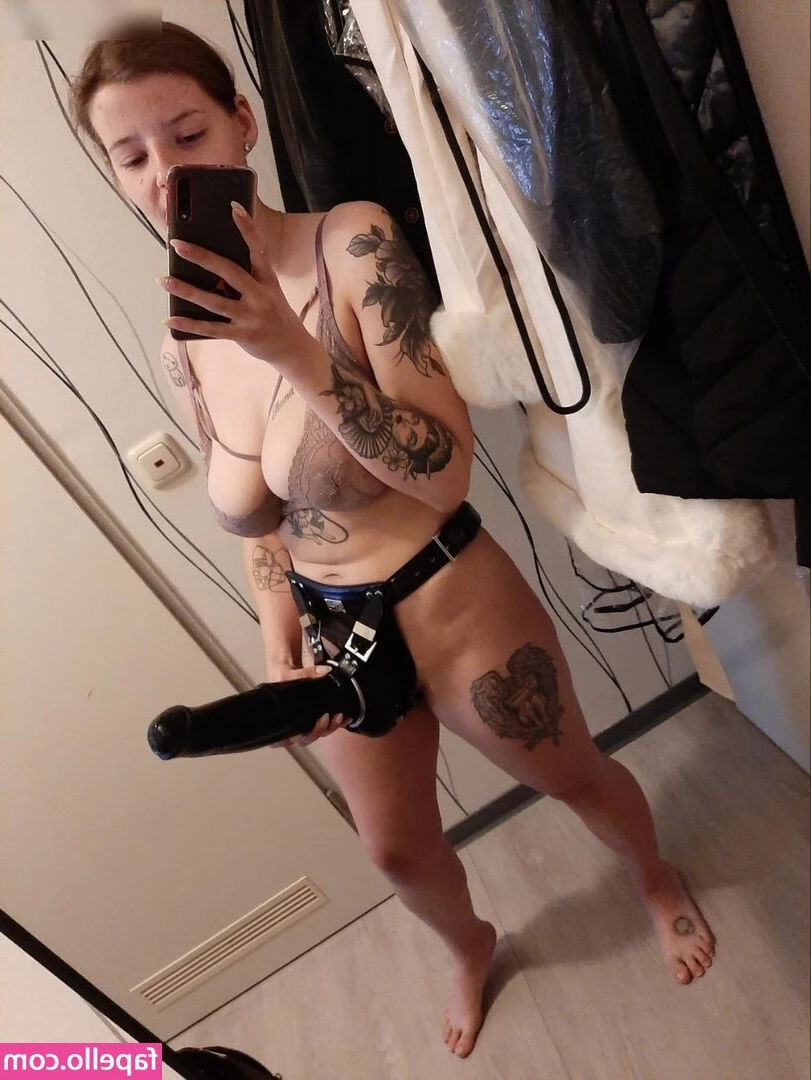 Ladysabrina - This girl needs some new toys so I can tease you boys