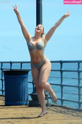 Iskra Lawrence [ iskra-lawrence ] - LIVE TODAY AT 4:30 PM 🥵