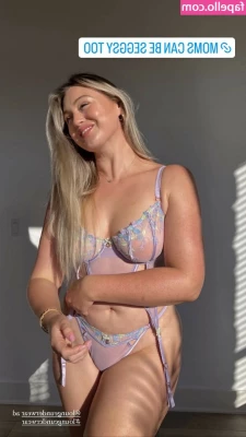 Iskra Lawrence [ iskra-lawrence ] - Let s take a break     Sound on for water therapy