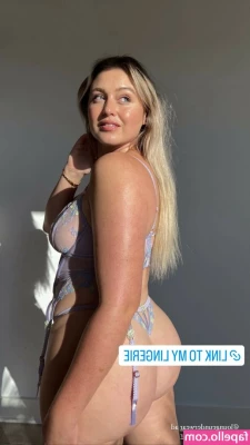 Iskra Lawrence [ iskra-lawrence ] - Happy Hump Day  Loves