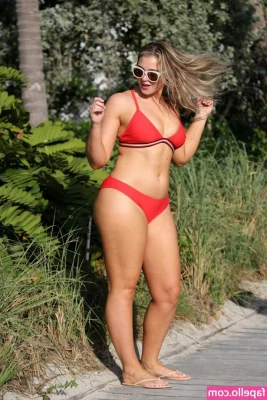Iskra Lawrence [ iskra-lawrence ] - @realbigtre loves to make me all messy