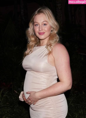 Iskra Lawrence [ iskra-lawrence ] - Msg me tell me something no one else knows let me your secret box i
