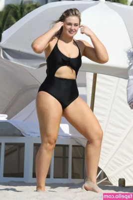Iskra Lawrence [ iskra-lawrence ] - A lil masturbation never hurt anyone