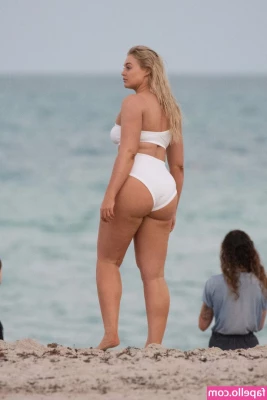 Iskra Lawrence [ iskra-lawrence ] - What would you squeeze first?
