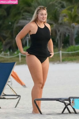 Iskra Lawrence [ iskra-lawrence ] - JOI / Booty and soles 😈 My feet are much better than your