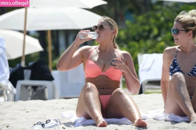 Iskra Lawrence [ iskra-lawrence ] - Gissa vad jag gör