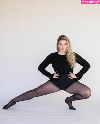 Iskra Lawrence [ iskra-lawrence ] - I m feeling myself