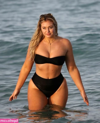Iskra Lawrence [ iskra-lawrence ] - Is there something on my face