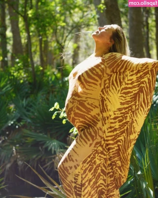 Iskra Lawrence [ iskra-lawrence ] - Do you like it when I put my feet up high, like on your