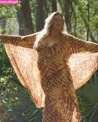 Iskra Lawrence [ iskra-lawrence ] - I taste good  but I d taste even better when your juices are mixed