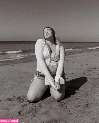 Iskra Lawrence [ iskra-lawrence ] - vous en voulez plus