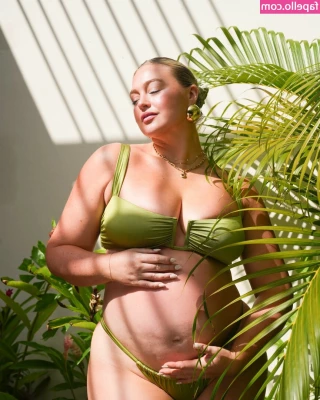 Iskra Lawrence [ iskra-lawrence ] - Un mañanerito