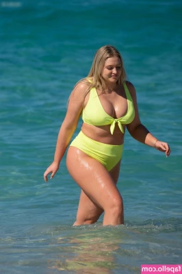 Iskra Lawrence [ iskra-lawrence ] - Blurry