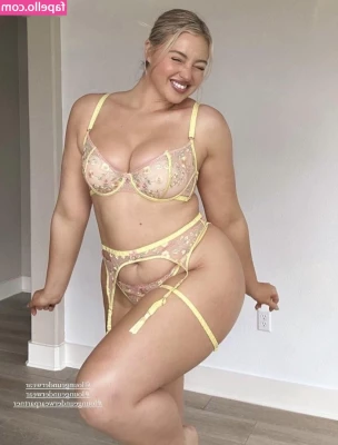 Iskra Lawrence [ iskra-lawrence ] - packing for germany - just sent you a DM, should be there shortly 😈