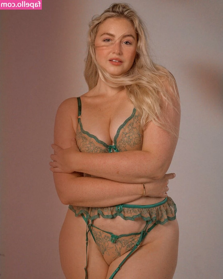 Iskra Lawrence [ iskra-lawrence ] - 7 Stay tuned for videos tomorrow