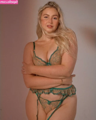 Iskra Lawrence [ iskra-lawrence ] - 7 Stay tuned for videos tomorrow