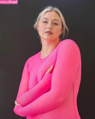 Iskra Lawrence [ iskra-lawrence ] - Peel em off.. in your mind 😉