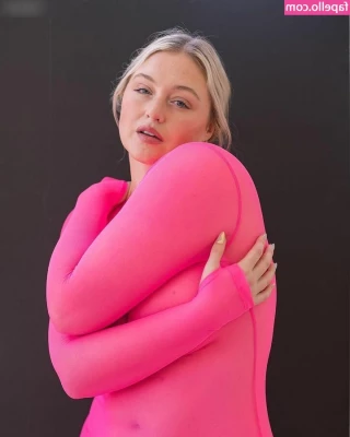 Iskra Lawrence [ iskra-lawrence ] - My sleep schedule is all kinds of messed up lately  so good morning 