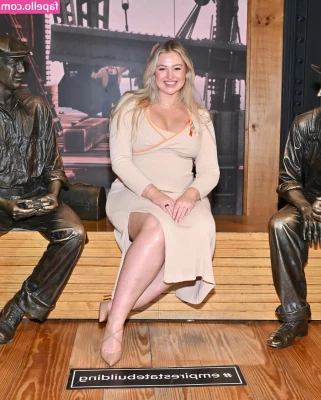 Iskra Lawrence [ iskra-lawrence ] - I can feel your hungry eyes on me 💥