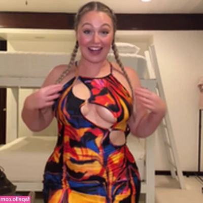 Iskra Lawrence [ iskra-lawrence ] - Looking to get some new toys    this would help me get them faster 