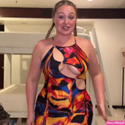 Iskra Lawrence [ iskra-lawrence ] - A little busy my friends