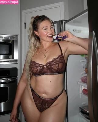 Iskra Lawrence [ iskra-lawrence ] - Me dejas montarte