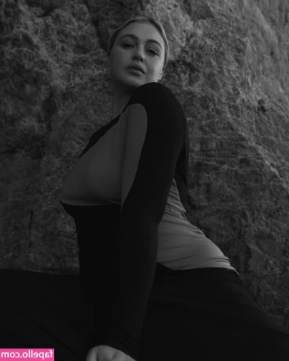 Iskra Lawrence [ iskra-lawrence ] - I want you to take this blouse off of me💋💋