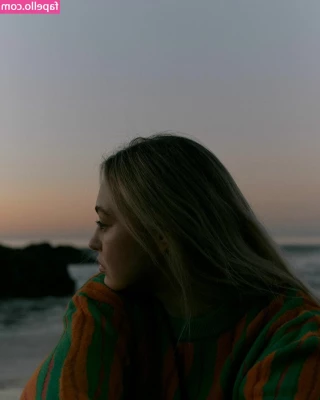 Iskra Lawrence [ iskra-lawrence ] - Who wants a smooch