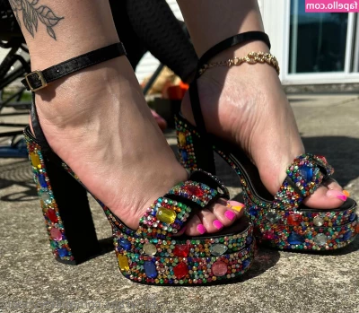 prettyyheelz - Guys, I'm feeling horny....which is perfect when shooting OF content