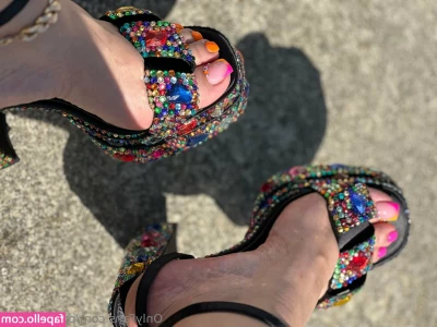 prettyyheelz - I ve been a very naughty   girl