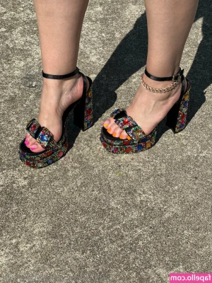 prettyyheelz - Kiss em softly