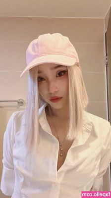 leezipotato - Food at the cocked hat in my short dress 👗 😋