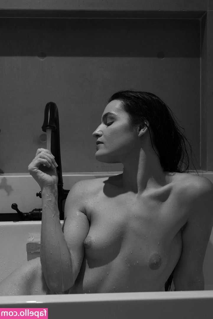Aim Model [ aim-model ] - I don t think I m doing this shower thing right  can you help me