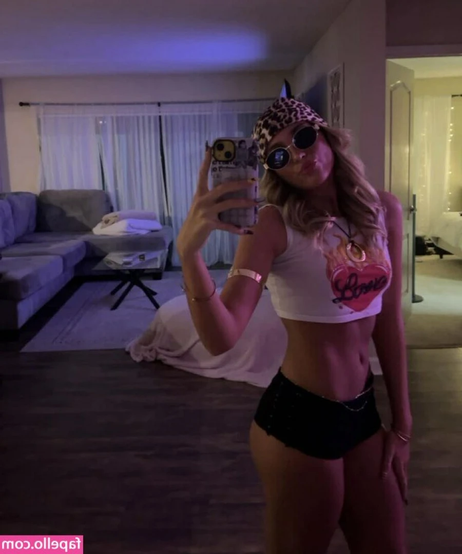 miaawardd - On another note, let me bend it ova & swipe these panties to the