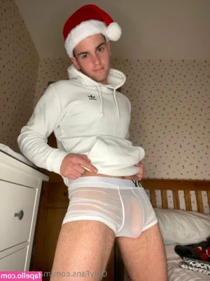 maxkingfree - Pov, you wake up next to me. But im touching myself for some reason?