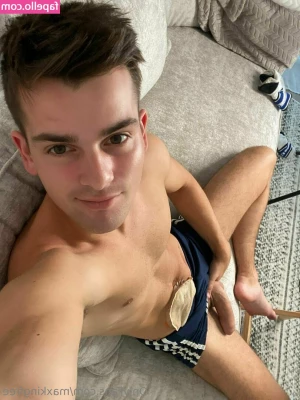 maxkingfree - Playing with my ass