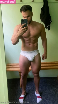 maxkingfree - When it's just too hot to have anything on☀️