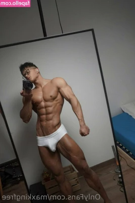 maxkingfree - Do you like my outfit? #picoftheday